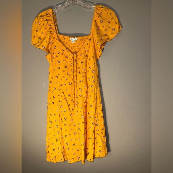 AMERICAN EAGLE WOMEN YELLOW RUCHED FLUTTER-SLEEVE MINI DRESS SMALL #718 - Picture 2 of 9